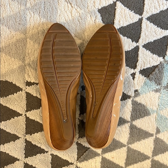 Cole Haan Polished Classic Beige Nude Wedge Pumps 2.5” Heels/ Woman/ Size 7 - Picture 6 of 6